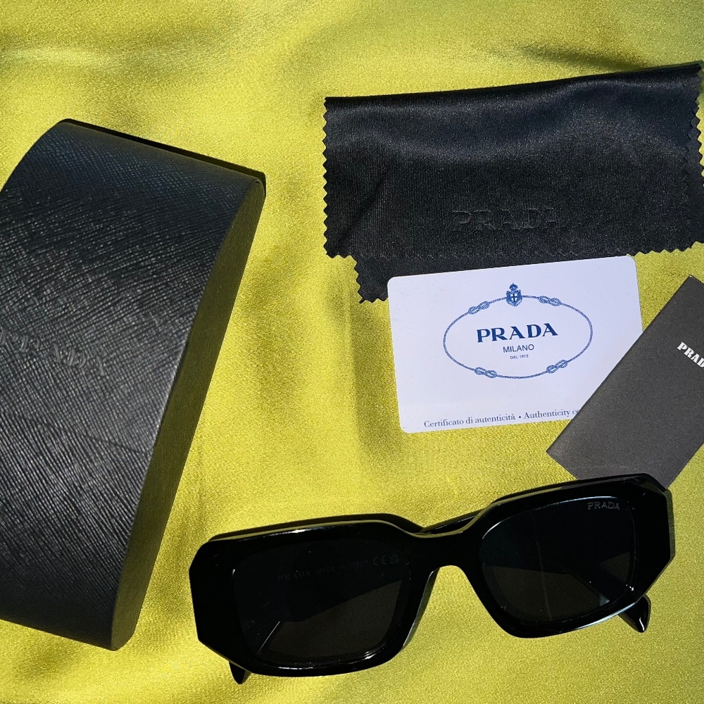Prada sun glasses